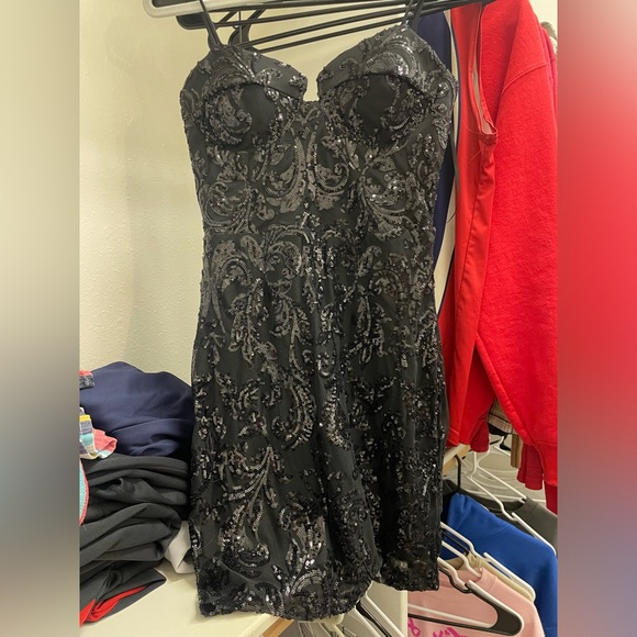 Windsor Black Sequin Homecoming Dress - Picture 4 of 5